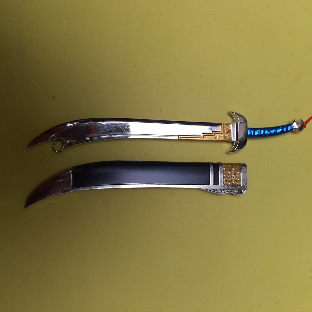 Móc khóa mô hình Tuyết Ẩm của Nhiếp Phong trong Phong Vân chất liệu hợp kim dài 22cm.