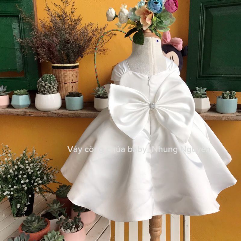 Váy công chúa nhung nguyễn