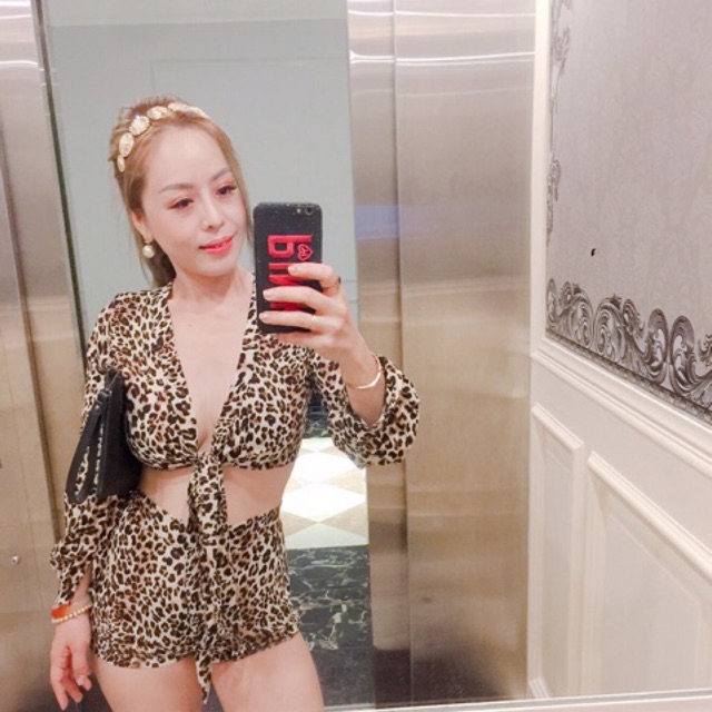Sét áo cột nơ và quần lưng cao da beo