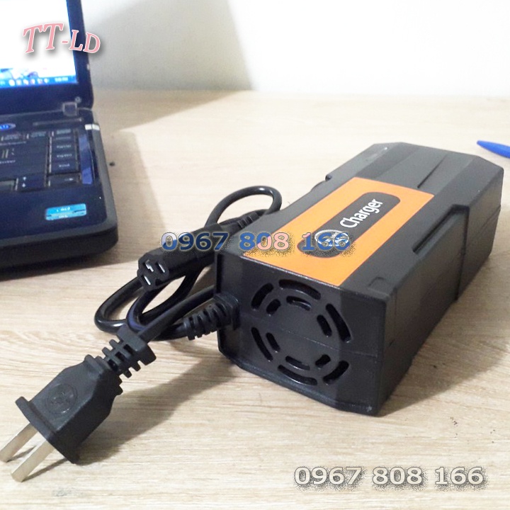 Sạc xe đạp điện các loại 36V, 48V, 60V đủ các loại chân. Sạc tự ngắt, chống phồng bình ắc quy.