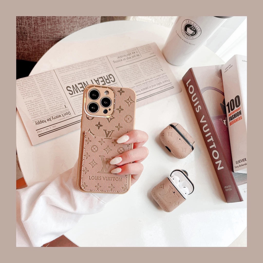 Ốp L.V viền vàng kèm cài thẻ màu nâu tây iphone 7plus/8plus/X/Xs/Xsmax/11/11promax/12/12pro/12promax/13/13pro/13promax