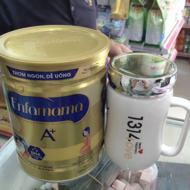 (Tặng cốc sứ nắp gương) Sữa Enfamama A+ (900g - date 10/4/2021)
