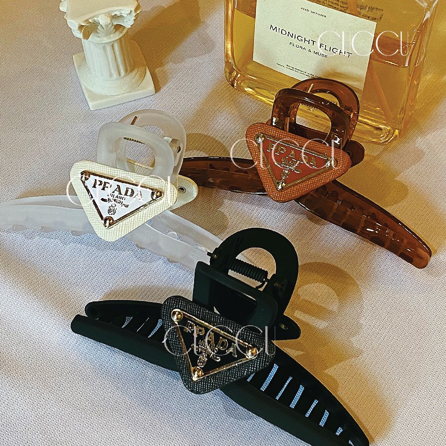 Kẹp tóc Prada,