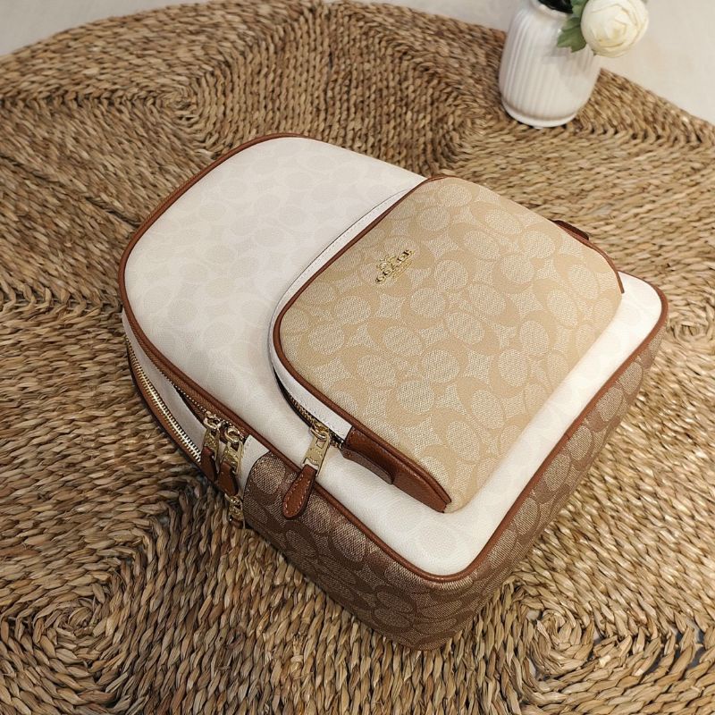 Ba lô NEW C🅾️ACH- Court Backpack In Blocked Signature Canvas CA439 chuẩn xịn xò