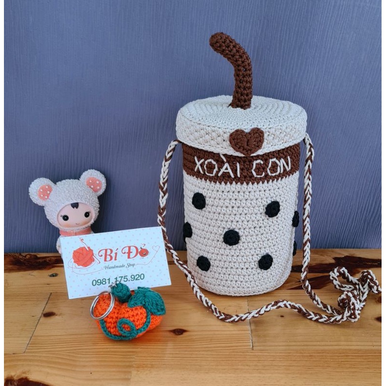 Túi đeo hình Ly Trà Sữa bằng len.