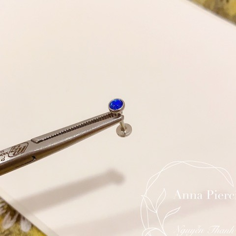 Khuyên tai đá opal xanh dương bằng thép y tế piercing