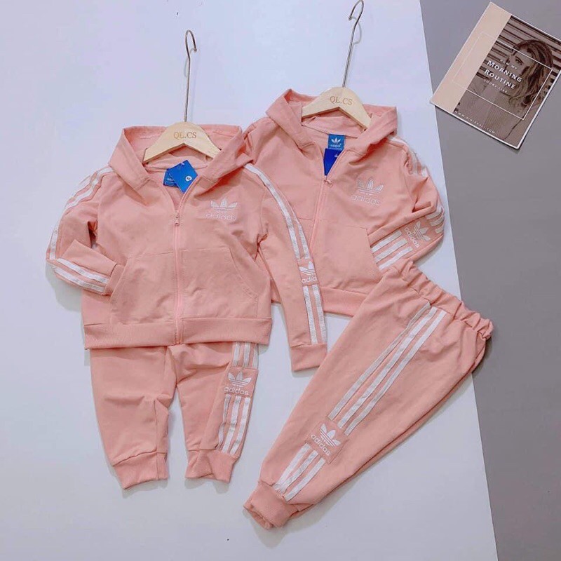 Bộ Adidas bé gái