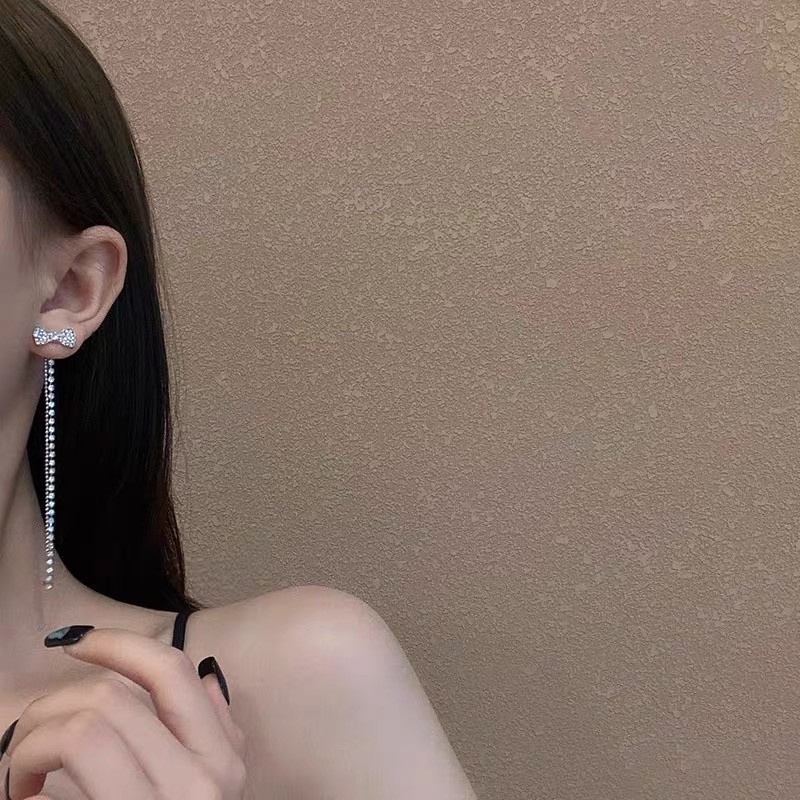 Bông Tai Dáng Dài Hình Bướm Đính Đá Đơn Giản Thời Trang