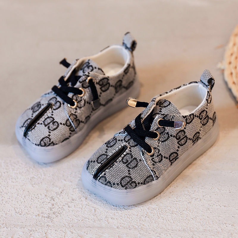 Giày kiểu mũi giày méo cho bé trai bé gái