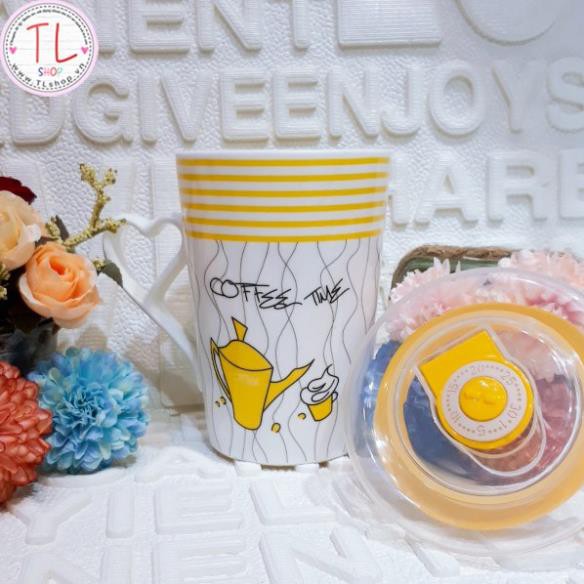 Cốc sứ - Ly sứ có nắp đậy - quai trái tim độc đáo - Ly sứ viền sọc ngang xinh xắn