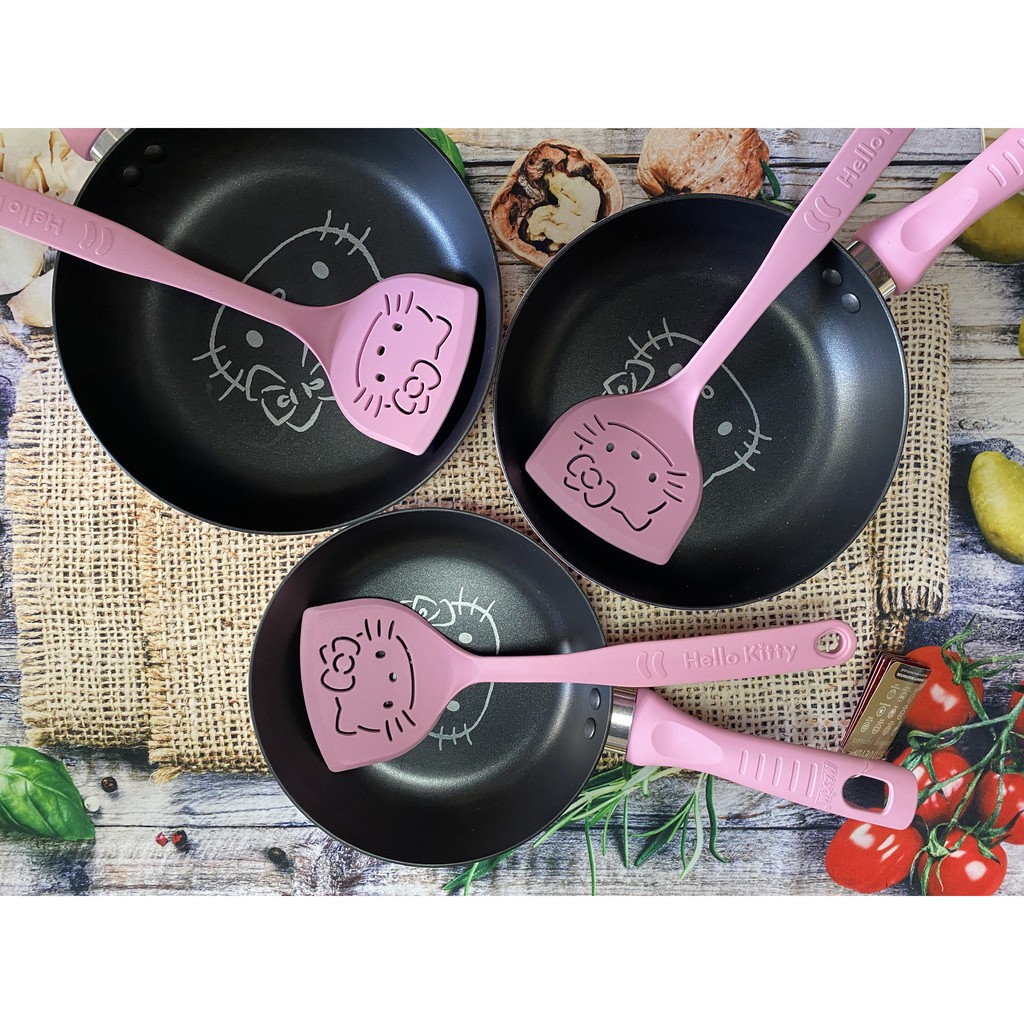 Chảo chống dính nhập khẩu cao cấp Hello Kitty, màu đỏ/ hồng, kích thước 20cm, 22cm, 24 cm