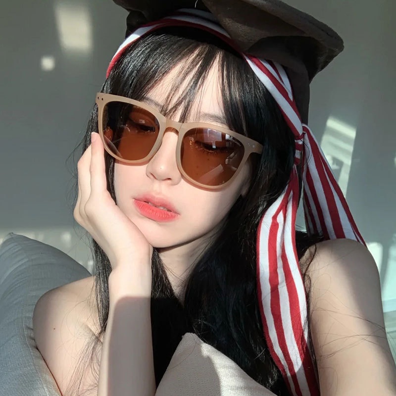 Kính Mát Gọng Oval Màu Đen Chống Tia UV Có Thể Gấp Gọn Cho Nữ