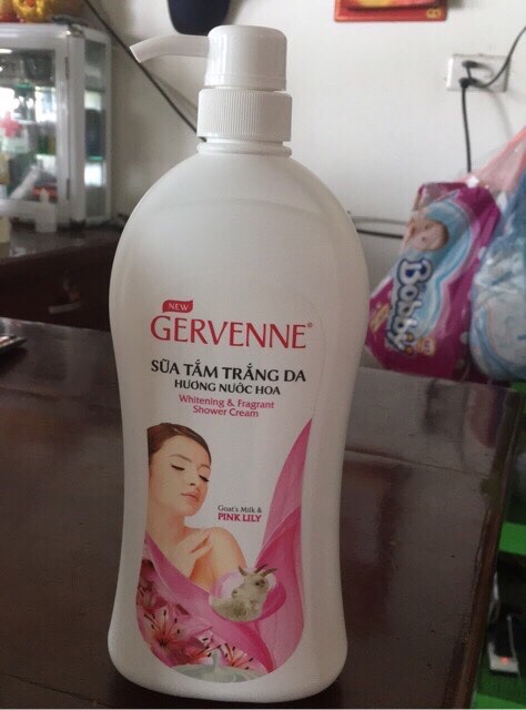 Sữa Tắm Trắng Da Gervenne 900g