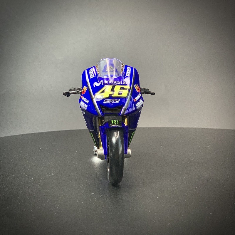 XE MÔ HÌNH - MOTO YAMAHA YZR- M1 GP VALENTINO ROSSI 46 - MAISTO tỷ lệ 1:18 CHLstore Mô Hình Xe Đua