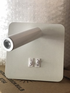 Đèn ngủ có gắn đèn đọc sách