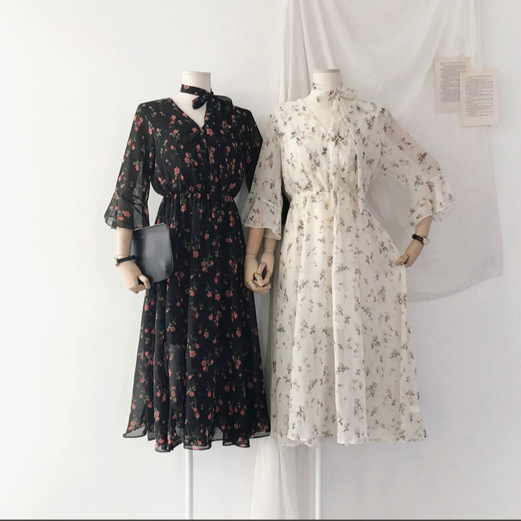 Đen, L + Trắng, M (sẵn) | Đầm hoa dáng xòe thắt eo cổ V R4905