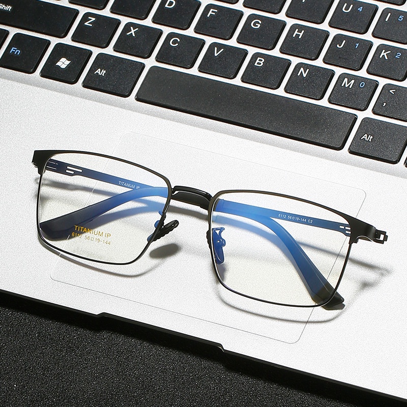 Mắt Kính Siêu Nhẹ Thoải Mái Bằng Titan PT079 Dành Cho Nam