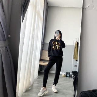 áo nỉ đen hờ mờ
