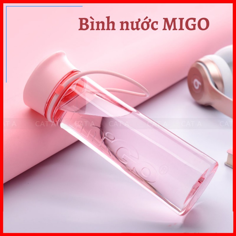 Bình đựng nước, bình nước bằng Nhựa BPA FREE MIGO Cao cấp - 1521 - An toàn, trong suốt, có rây lọc, quai xách TA4