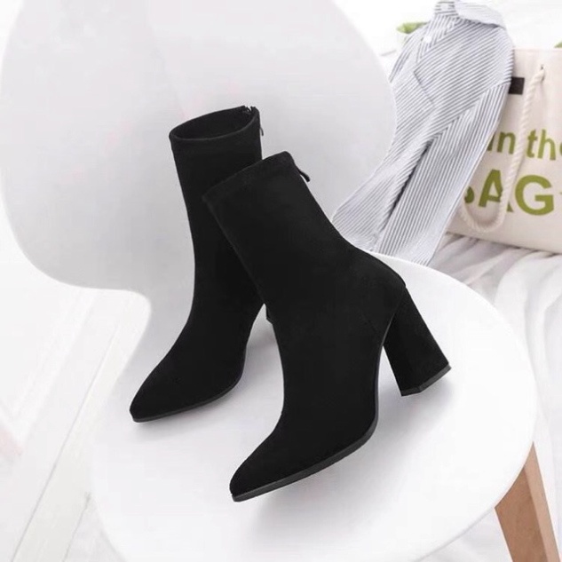 Bốt siêu ôm chân khoá sau mũi nhọn, Giày Bốt nữ cổ cao gót vuông 7cm ôm chân siêu đẹp mẫu mới
