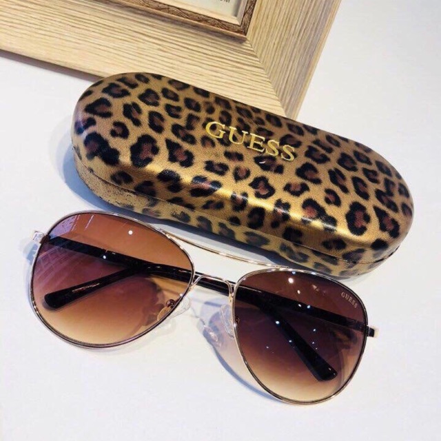 Kính mát Guess
