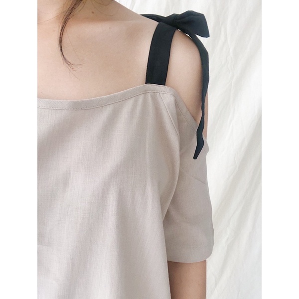 Đầm bẹt vai Dây đen