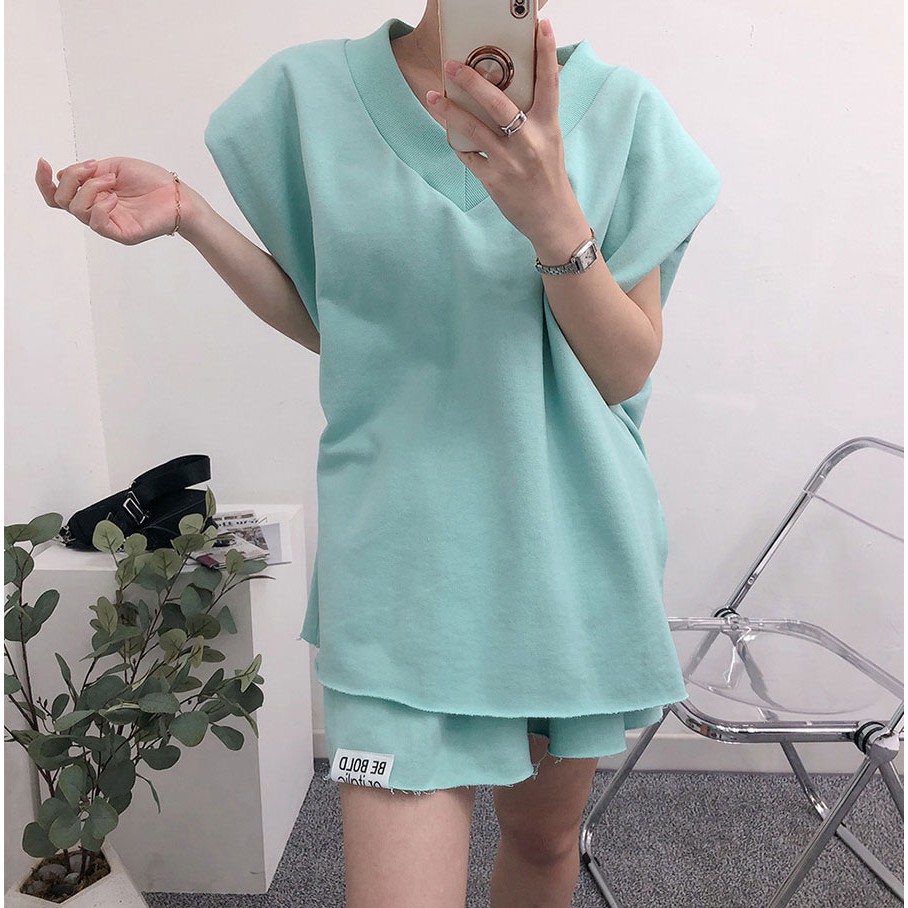 Bộ Áo Sweater Cánh Dơi Cổ Chữ V + Quần Short Lưng Cao Ống Rộng Cá Tính