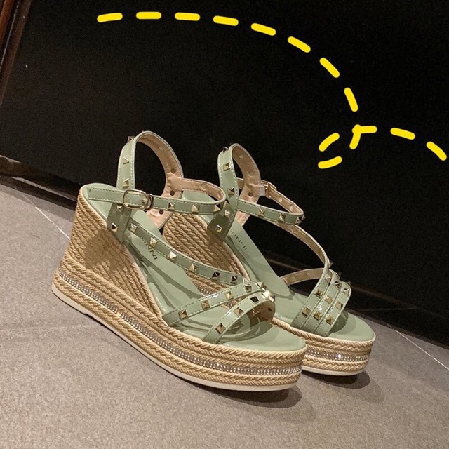 SANDAL ĐINH ĐẾ XUỒNG gót 9cm