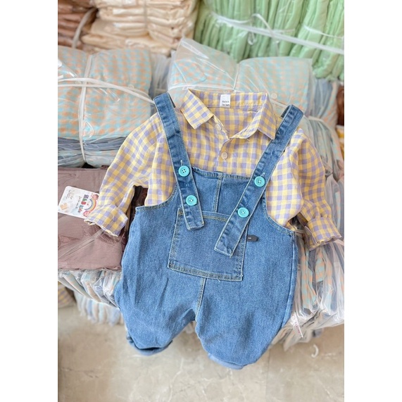 Yếm bò kèm áo kẻ sơ mi cho bé