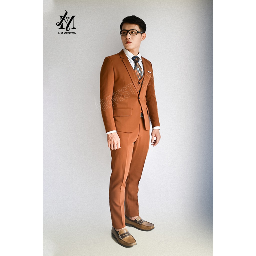 Bộ vest nam màu đồng đậm form ôm body (áo vest + áo gile + quần + cà vạt nơ đen)