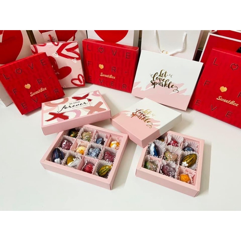 Hộp hồng đựng socola tim đỏ Be Mine Forever