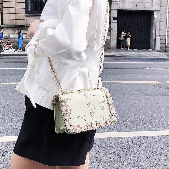 Túi xách thêu hoa đinh cườm