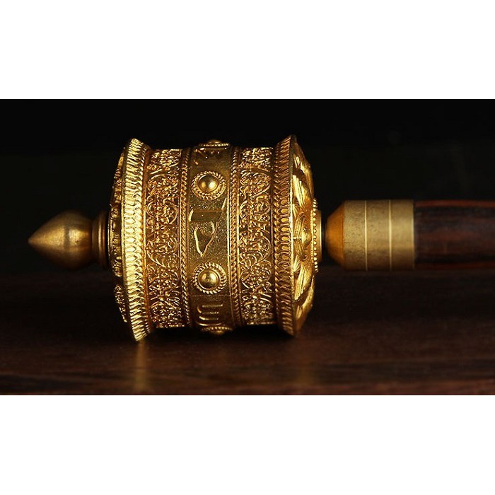 Kinh luân cầm tay thần chú Om Mani Padme Hum, bằng hợp kim đồng, tay nắm gỗ, chứa 30.000 biến chú VS1