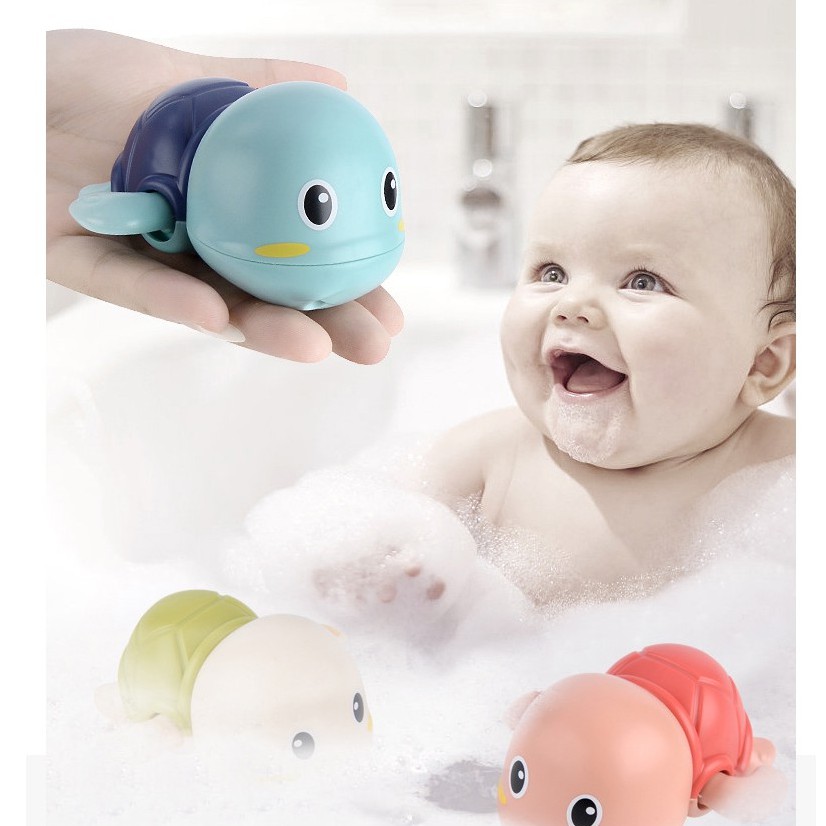Đồ chơi hình con rùa vặn dây cót đáng yêu trong phòng tắm cho bé