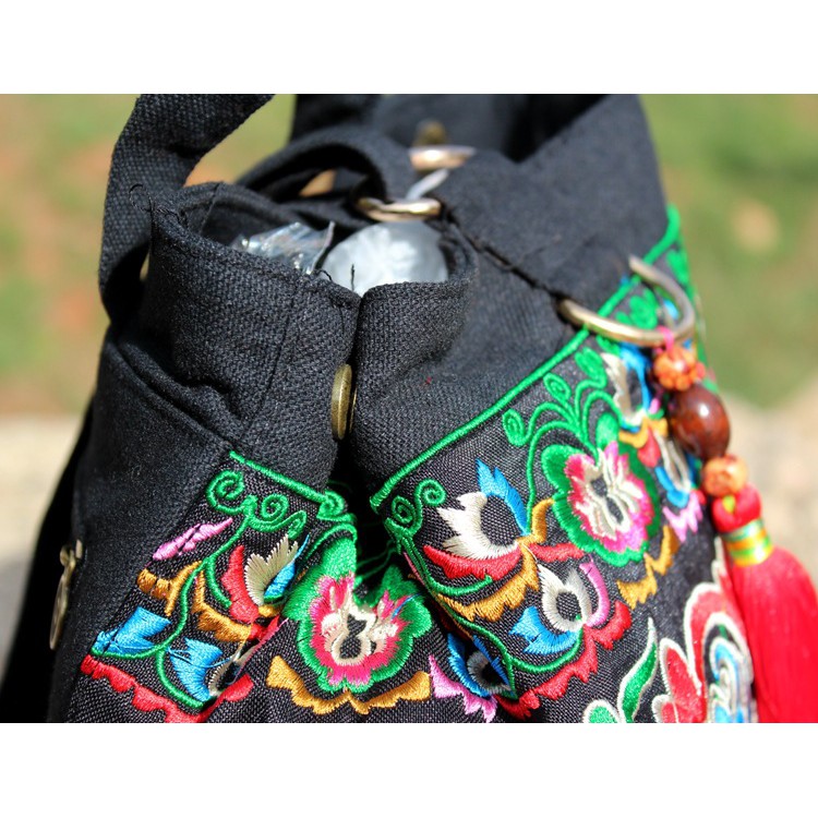 Balo laptop vải thêu tay nổi bật với tua rua - T04BL11030