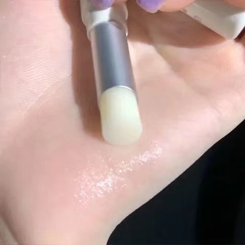 Son Dưỡng Môi Chiết Xuất Dừa Dưỡng Ẩm Và Nuôi Dưỡng Làm Mờ Đường Viền Môi