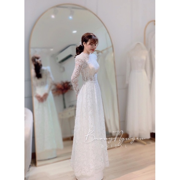 Áo dài cho cô dâu hiện đại sang trọng, mang chút hơi thở của váy nhưng vẫn đậm đà thướt tha