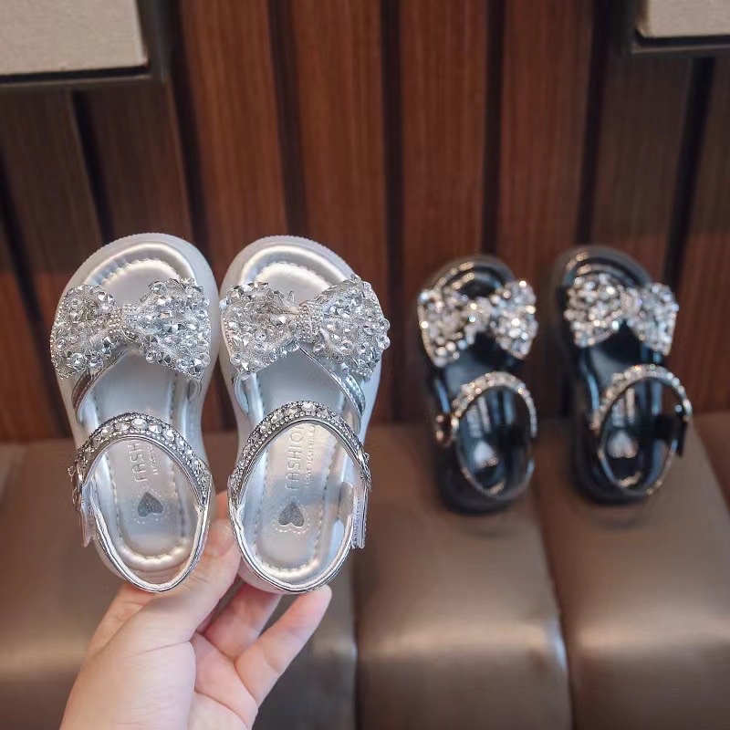 Giày sandal bé gái mã 656