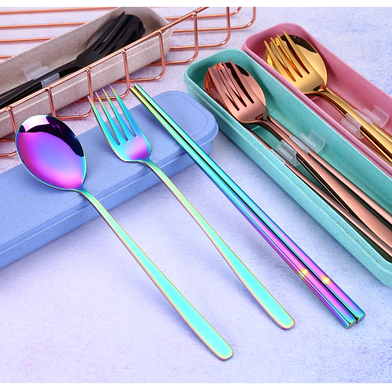 Bộ 5 sản phẩm gồm muỗng đũa nĩa và phụ kiện cố định đựng trong hộp tiện dụng