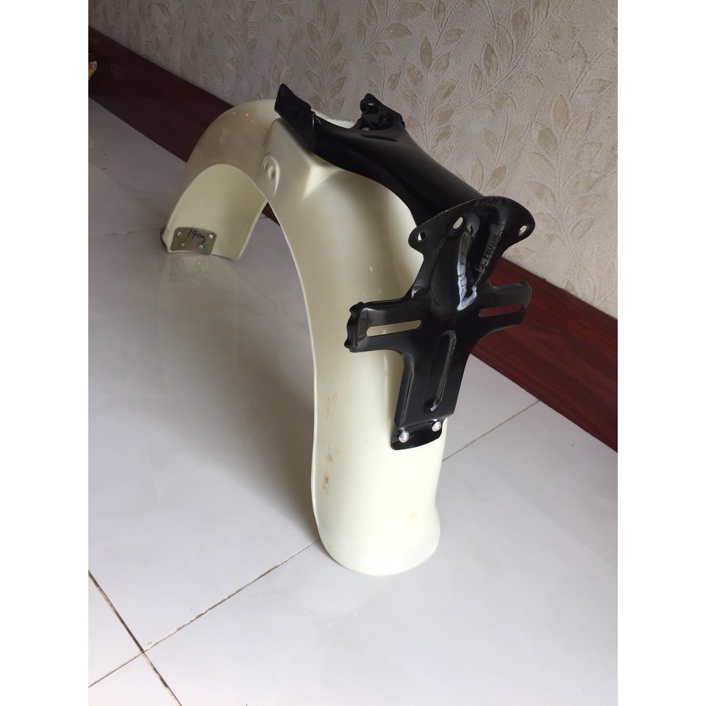 Dè sau bằng nhựa- màu vàng cho xe 67