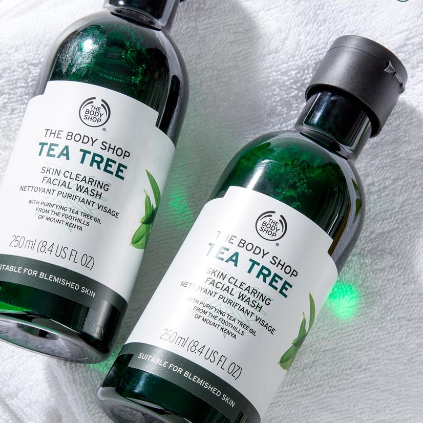 Sữa rửa mặt cho da dầu mụn tea tree the body shop skin clearing facial wash