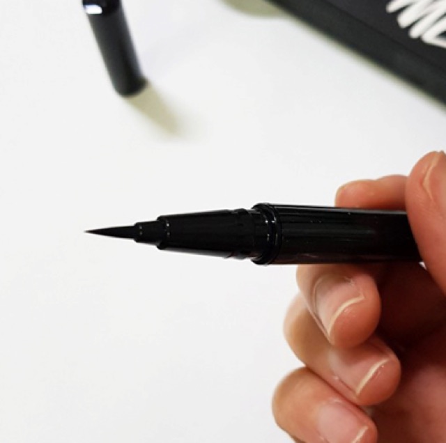 Kẻ mắt nước chống trôi Merzy The First Pen Liner