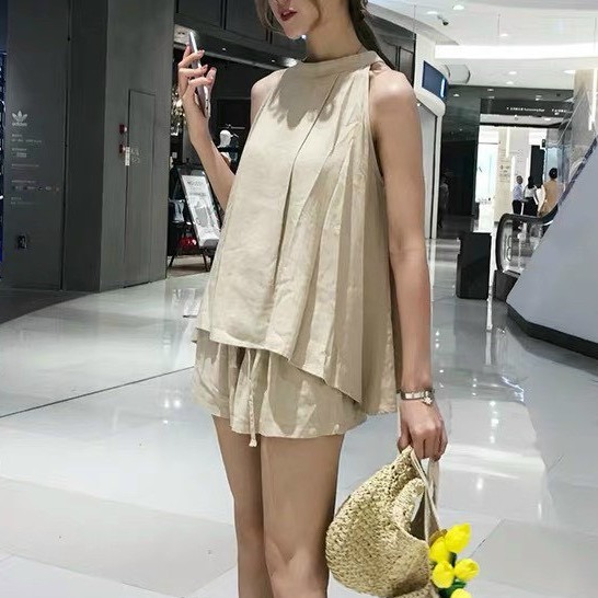 Set đồ nữ cá tính, set quần short áo cổ yếm đi chơi sang chảnh mùa hè đẹp 8A00109 | BigBuy360 - bigbuy360.vn