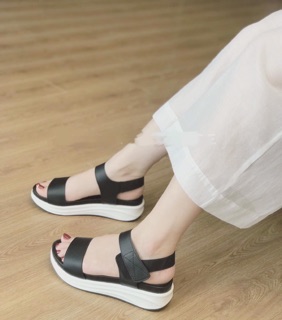 Sandal quai ngang