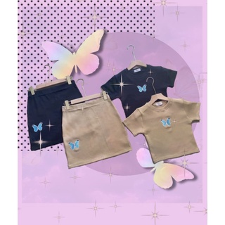 Set áo croptop và chân váy thêu hình bướm
