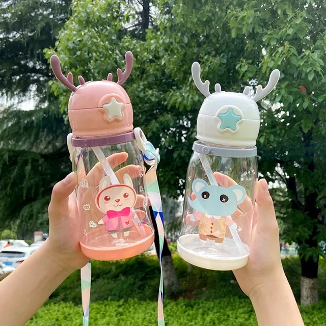 Bình đựng nước sừng hươu 700ml kèm ống hút và dây đeo cho bé, bình nước sừng hươu chống đổ cho bé mẫu mới