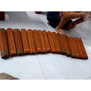 10 đôi đũa tre vót thủ công.