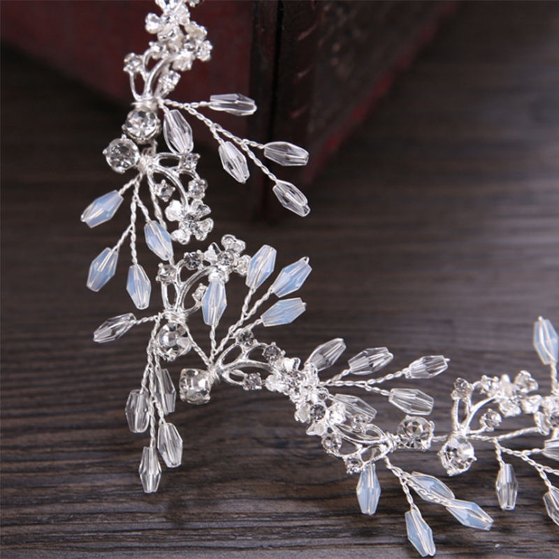 Vòng hoa cài tóc cô dâu