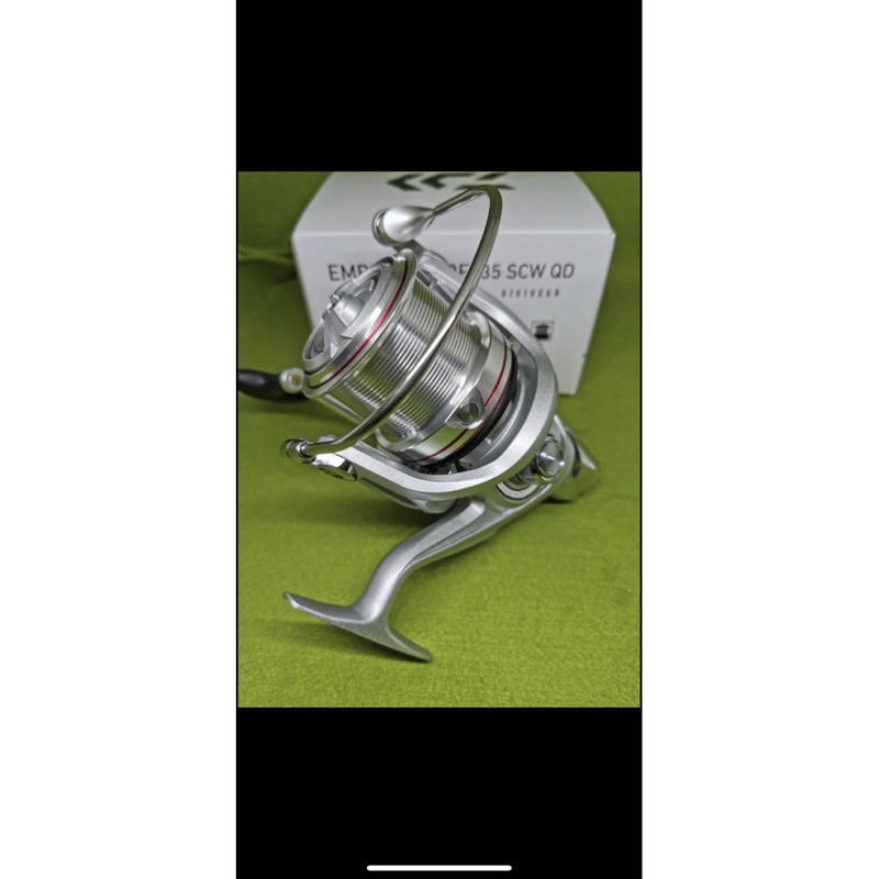 Máy câu Daiwa Emblem Surf 35 SCW QD chất 45g6 can cau 24h 8hd7dgdj