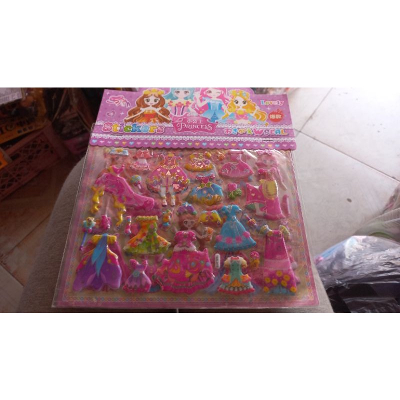 Hình dán búp bê thay đồ 2 lớp